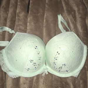 Victoria’s Secret “Dream Angels” bra